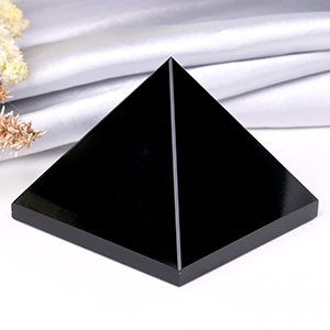 Black Jade Pyramid (100 to 110 gms)