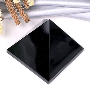 Black Jade Pyramid (300 to 310 gms)