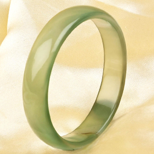 Natural Green Jade Bangle
