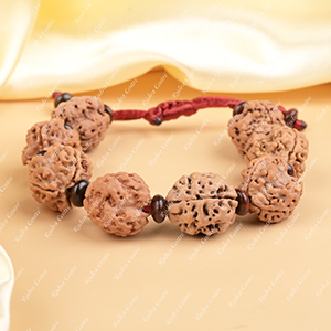 Buy 3 Mukhi Nepali Rudraksha x Red Sandal Adjustable Bracelet from Rudra Centre (Rudraksha Ratna) at reasonable prices.