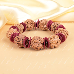 Buy 3 Mukhi Nepali Rudraksha x Red Sandal & Woolen Spacers Bracelet from Rudra Centre (Rudraksha Ratna) at reasonable prices.
