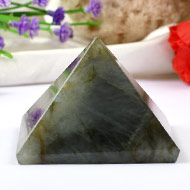Pyramid in Labradorite - Support and stability - 113 gms