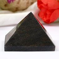 Pyramid in Grey Agate - 69 gms