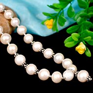 Pearl Necklace with silver accessories