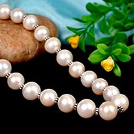 Pearl Necklace with silver chakri