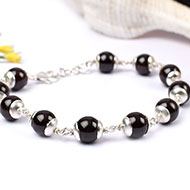 Garnet Round Bracelet in plain silver caps - 10 mm