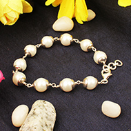 Pearl Bracelet in silver caps
