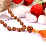 Rare 4 mukhi semi chikna mala - 8mm