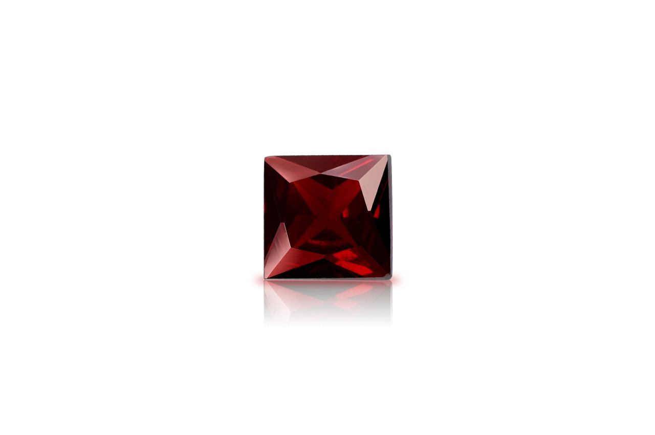 Red Garnet - Ceylon - 3.95 Carats - I