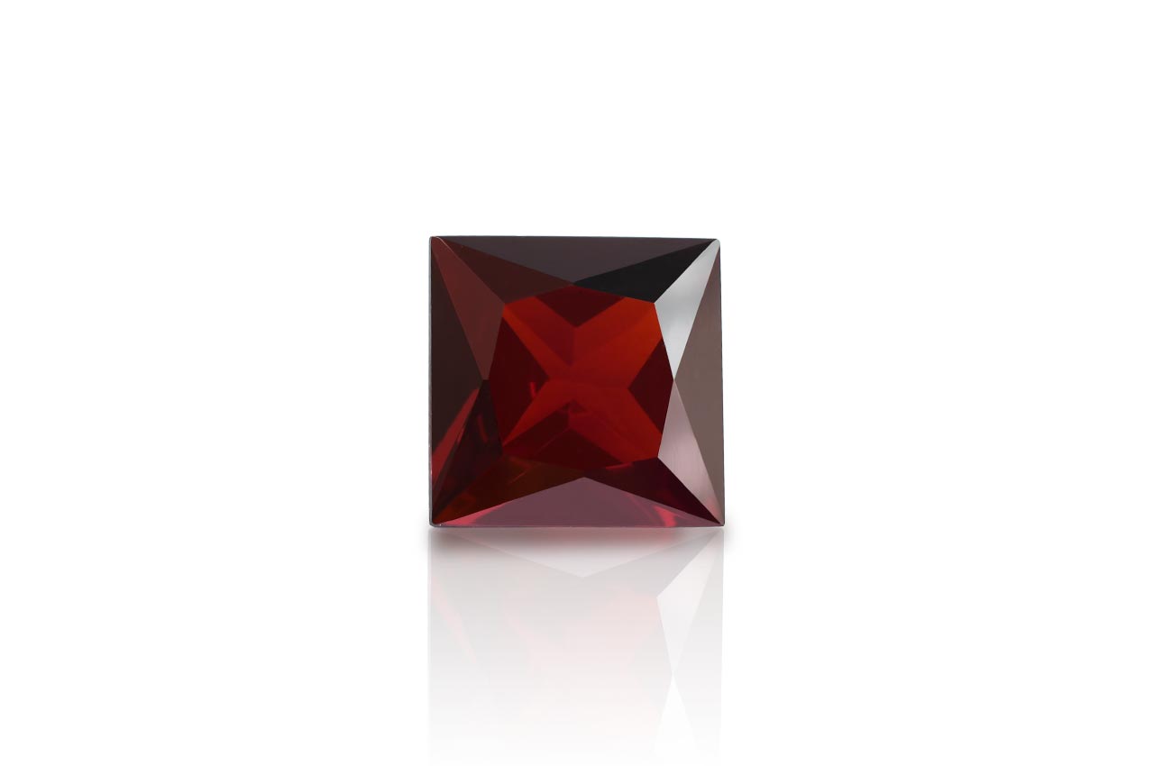 Red Garnet - Ceylon - 4.95 Carats - I