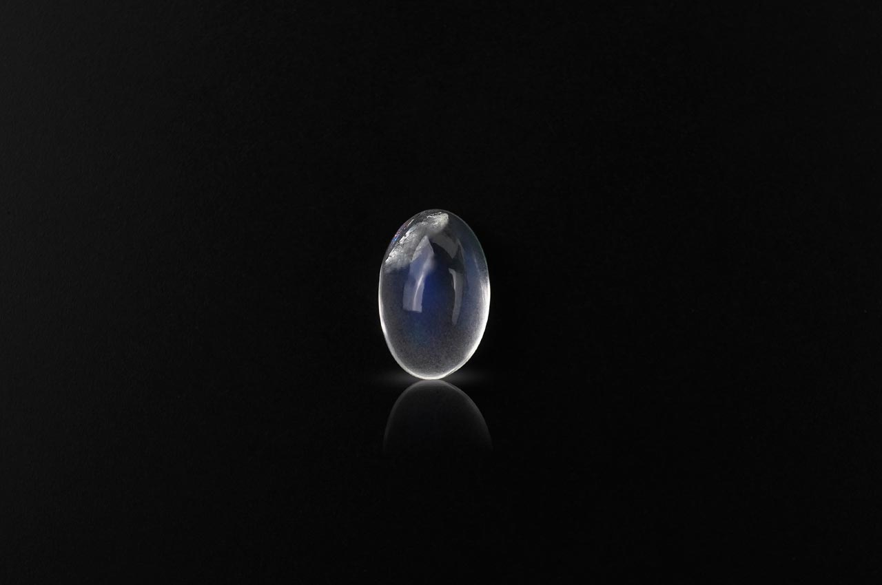 Ceylonese Moon Stone - 2.35 carats
