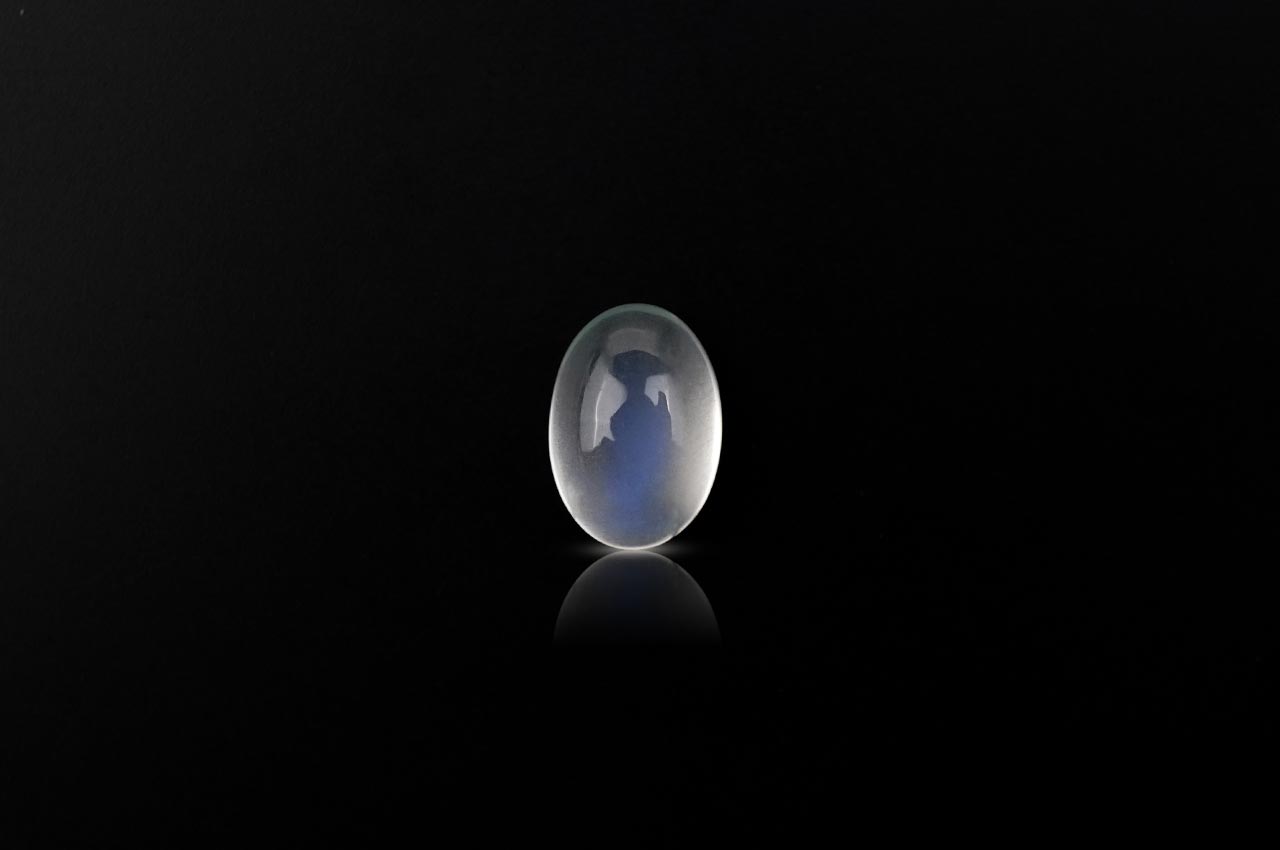 Ceylonese Moon Stone - 2 carats