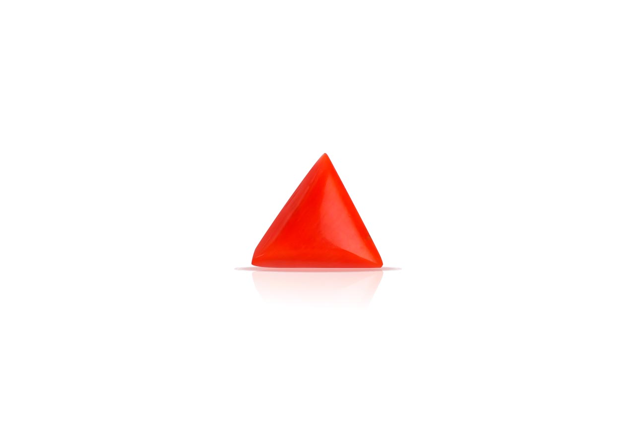 Italian Coral triangular - 4.35 carats