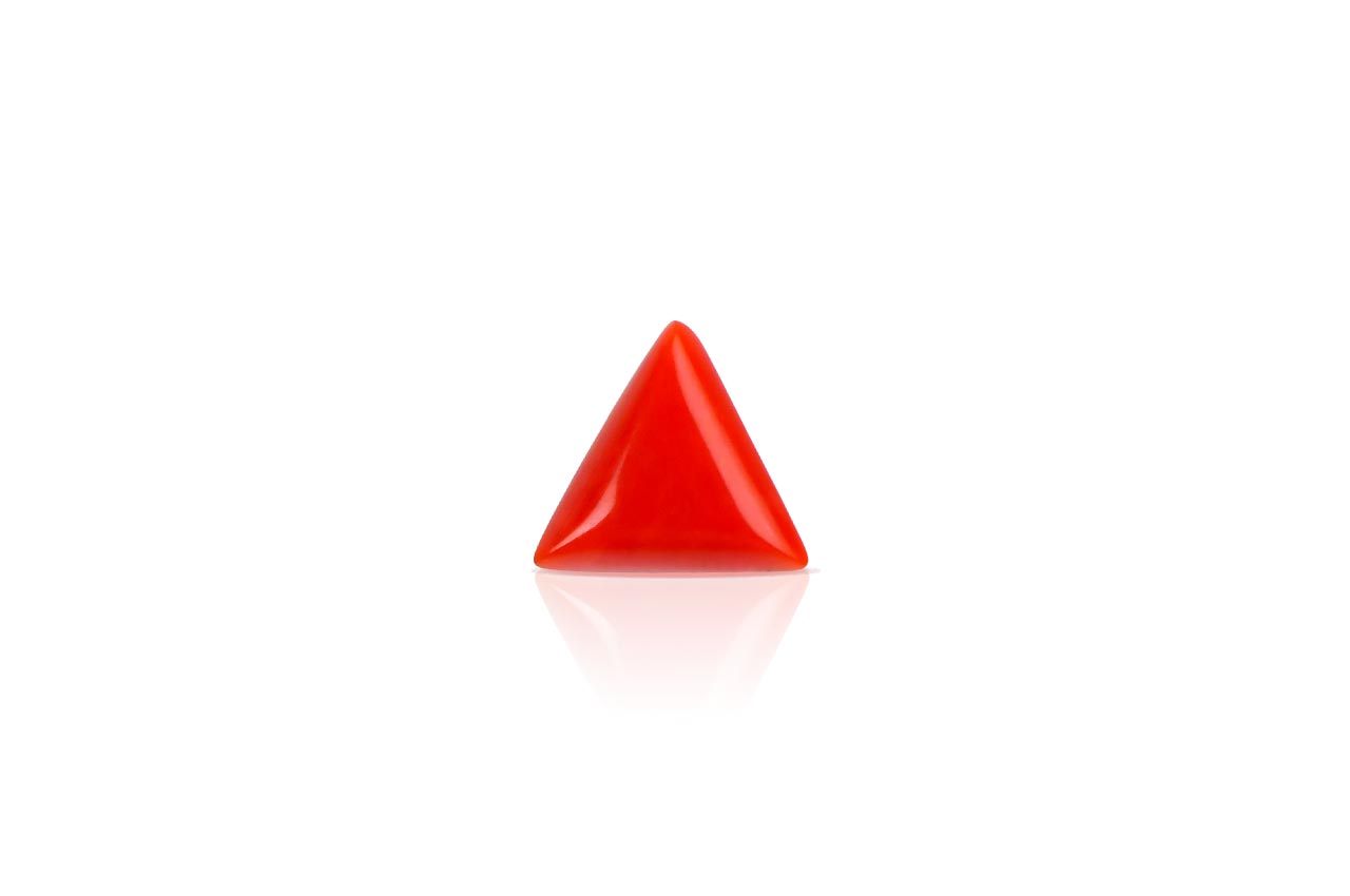 Italian Coral triangular - 4.4 carats