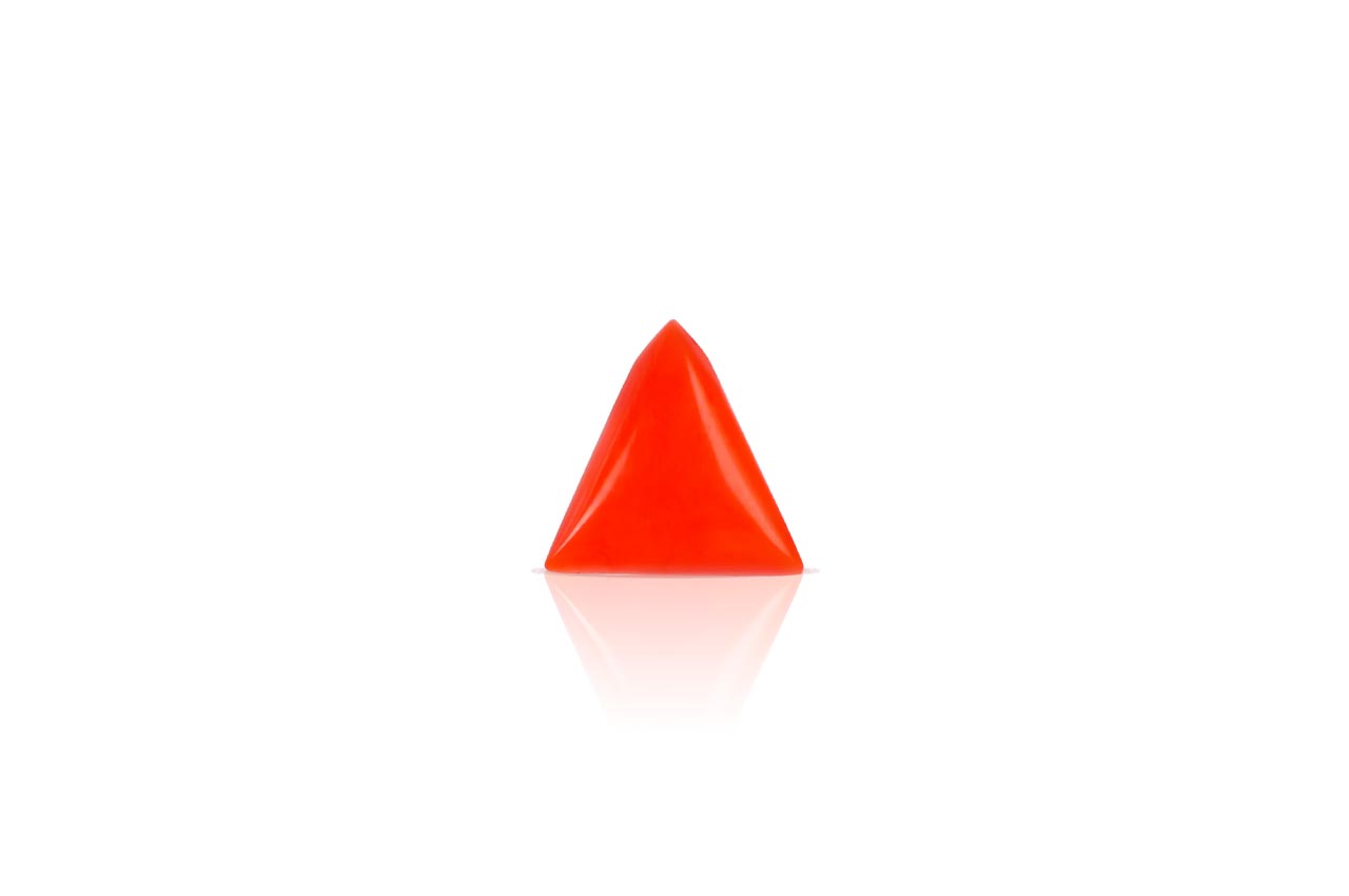 Italian Coral triangular - 4.4 carats - IV