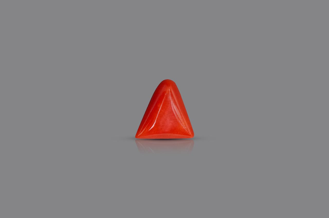 Italian Coral triangular - 4.28 carats
