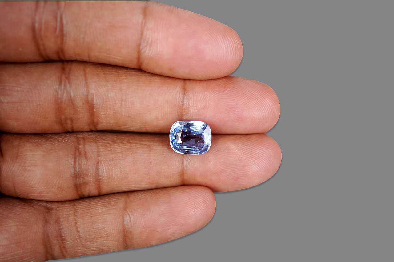 Blue sapphire - 5.070 carats