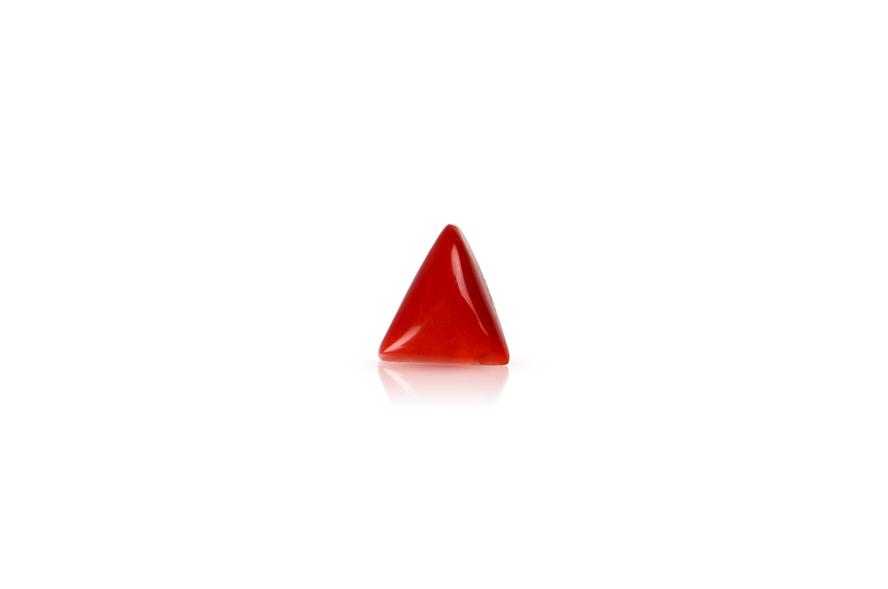 Italian Coral triangular - 4.10 carats