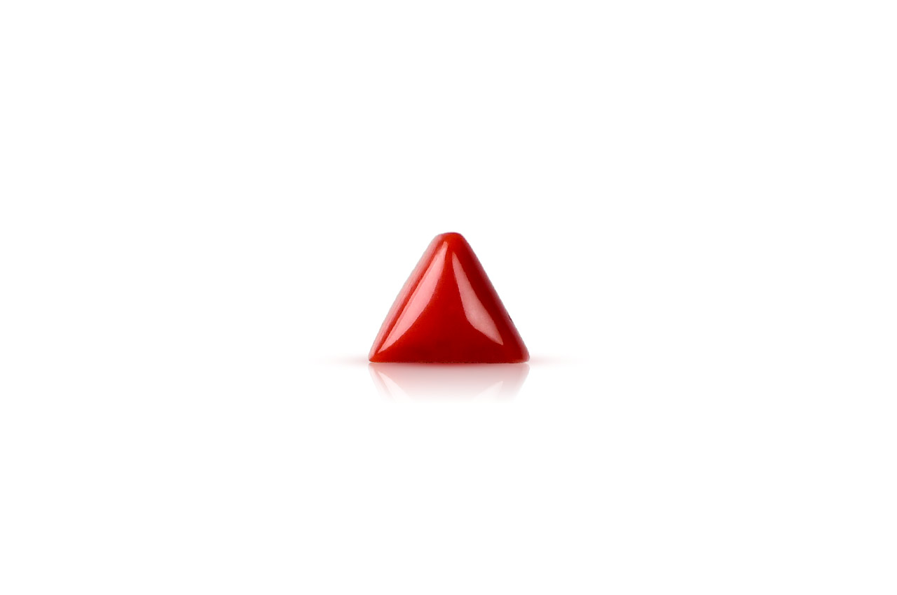 Italian Coral triangular - 4.20 carats