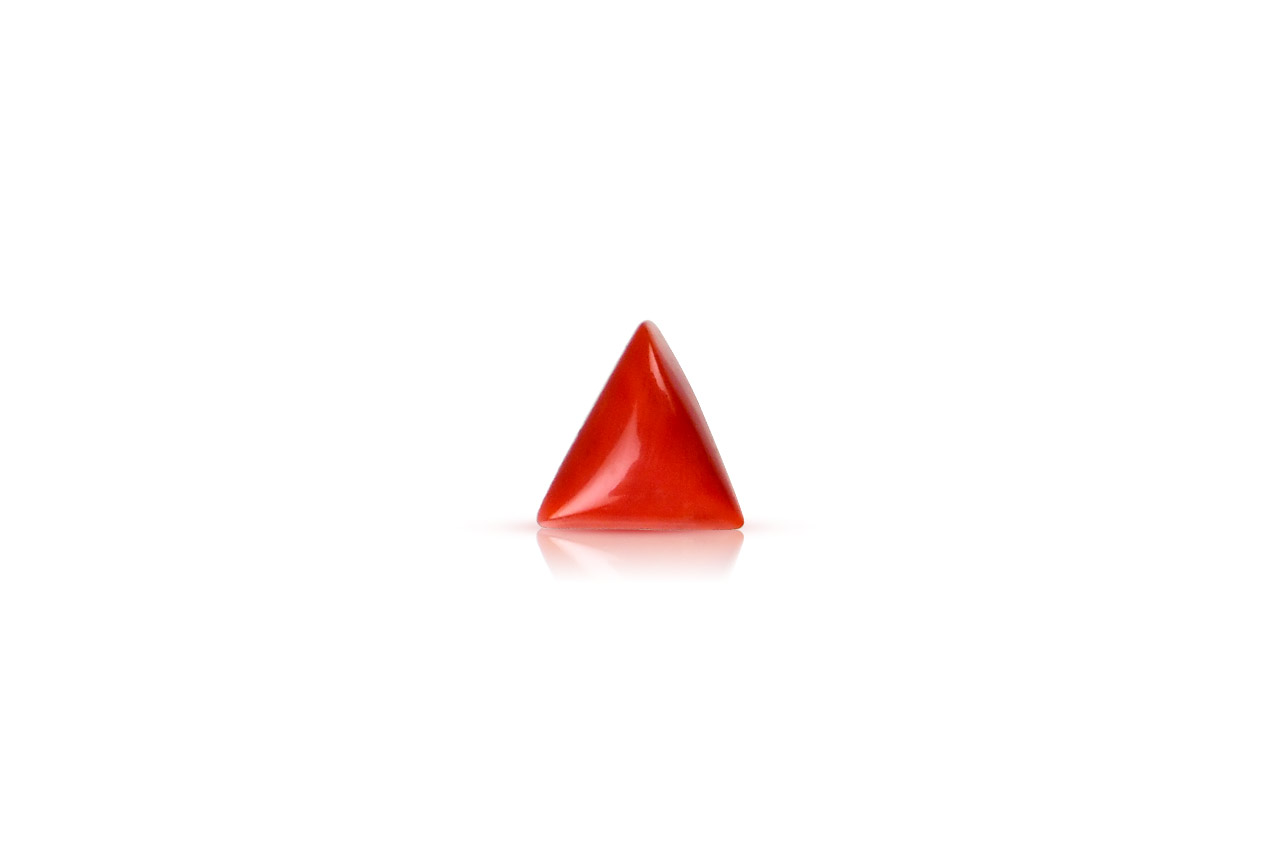 Italian Coral triangular - 4.25 carats