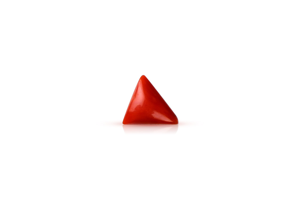 Italian Coral triangular - 4.45 carats