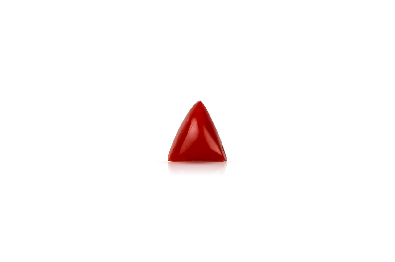 Italian Coral triangular - 4.60 carats
