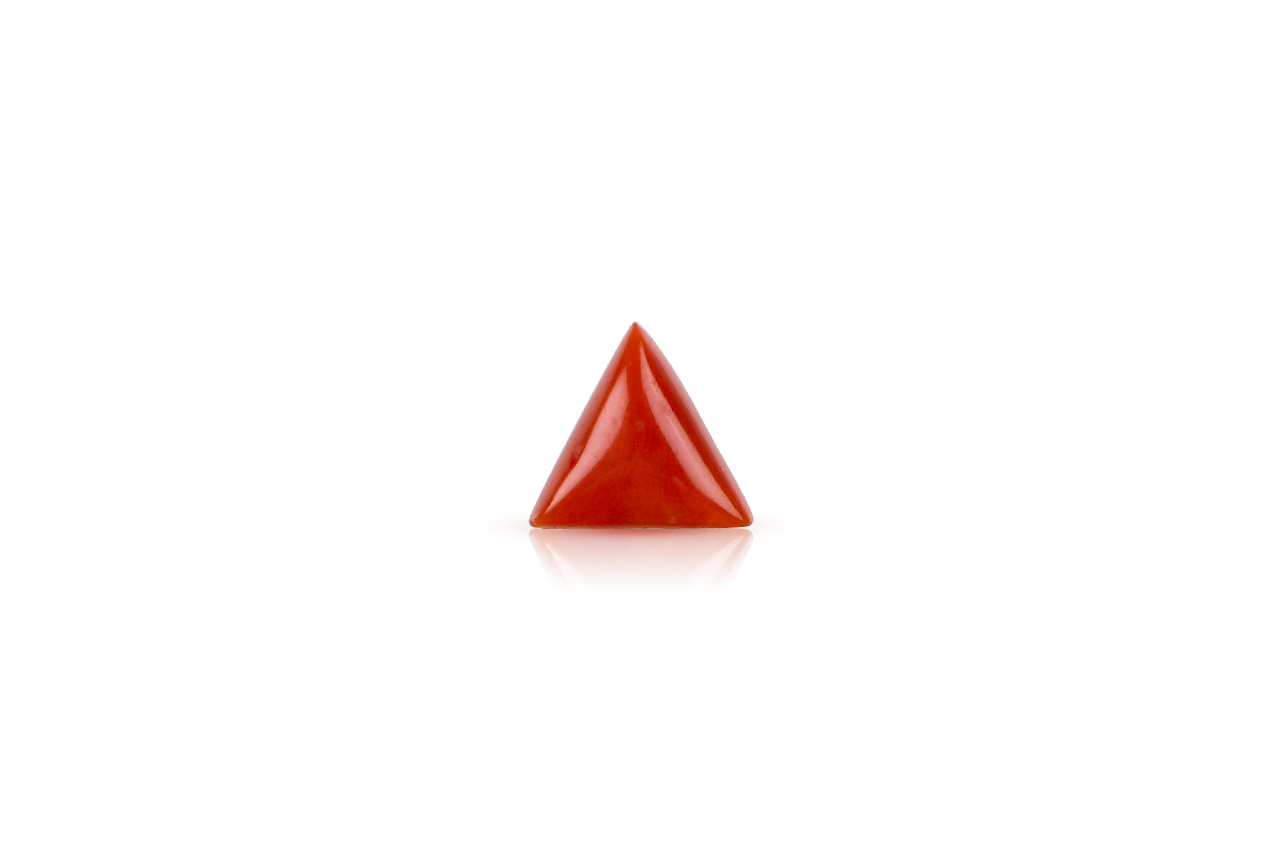 Italian Coral triangular - 4.80 carats