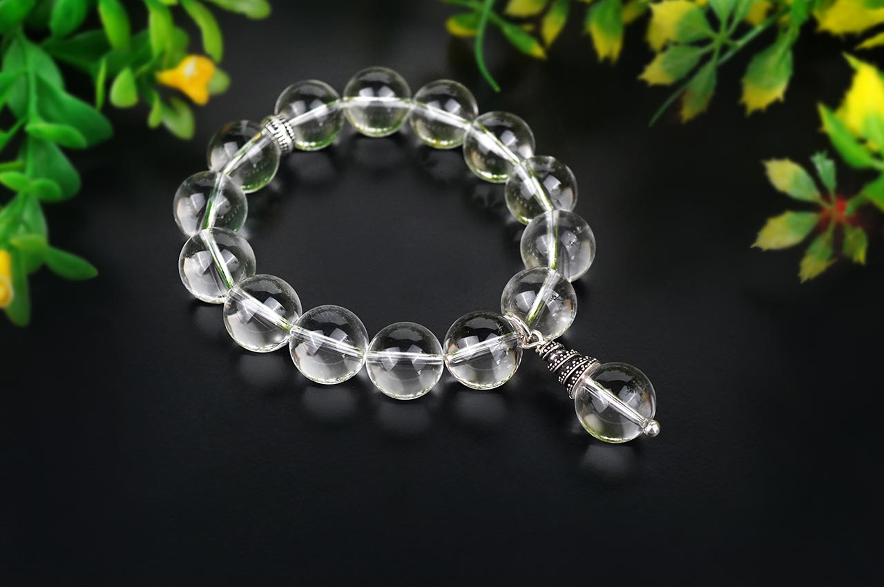 Round Sphatik Bracelet in Elastic with Trinklet