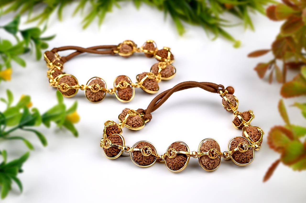 Indrakshi Bracelet in Gold Java Single Line (Java)