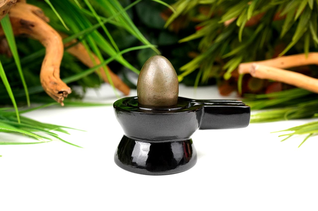 Parad Lingam with Black Jade Yonibase I