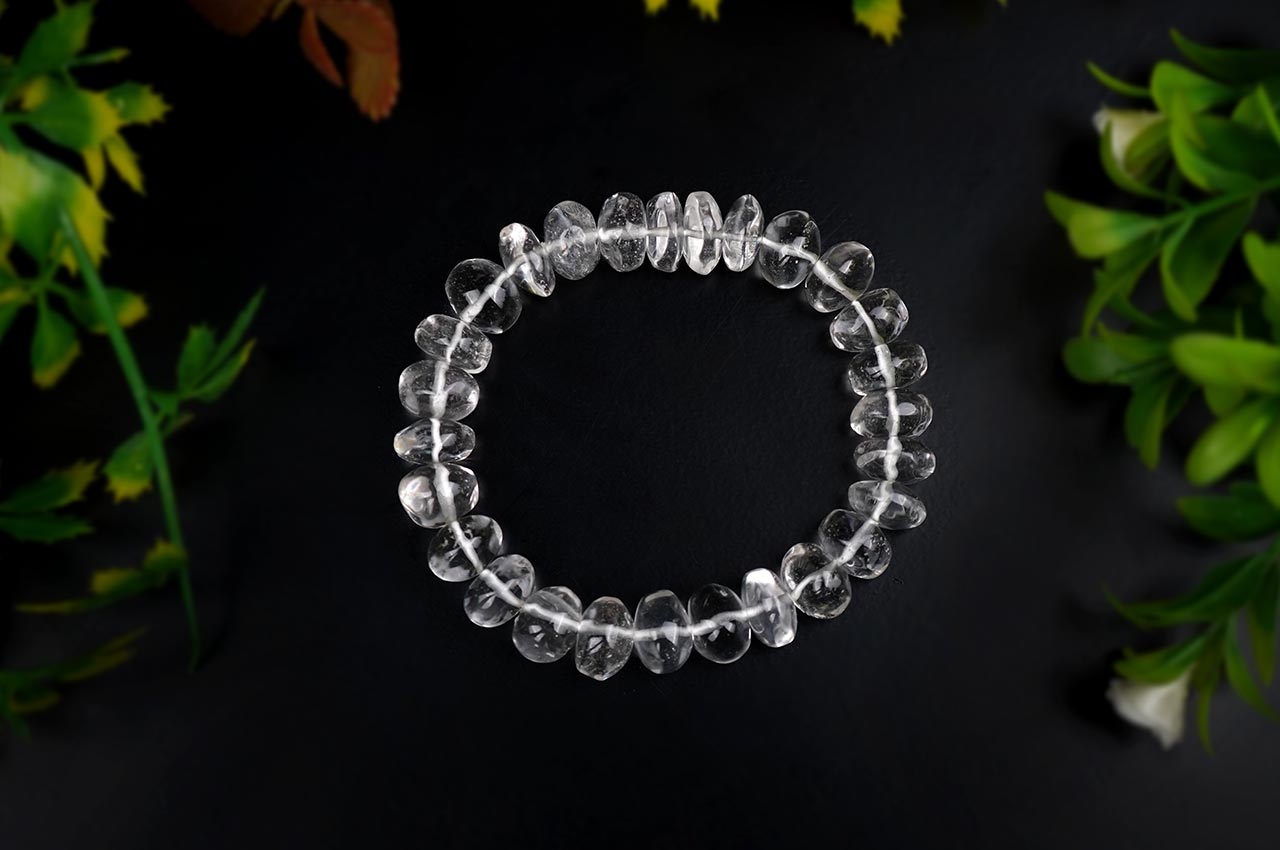 Button Shape Sphatik Bracelet in Elastic