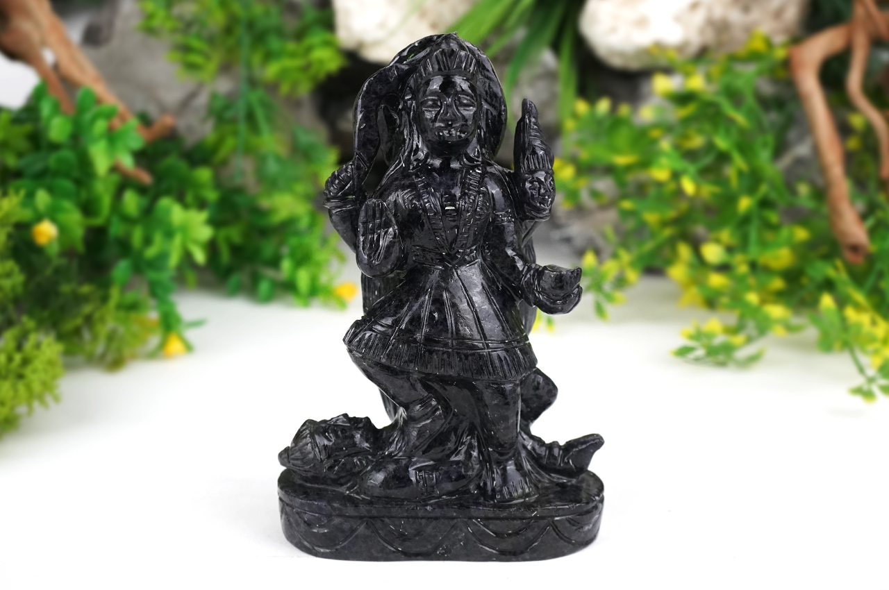 Mahakali Iolite Idol - 622 gms