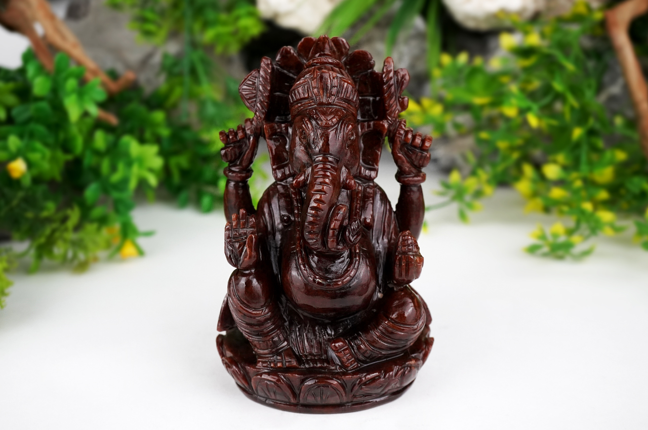 Gomed Ganesha - 1.160 Kgs