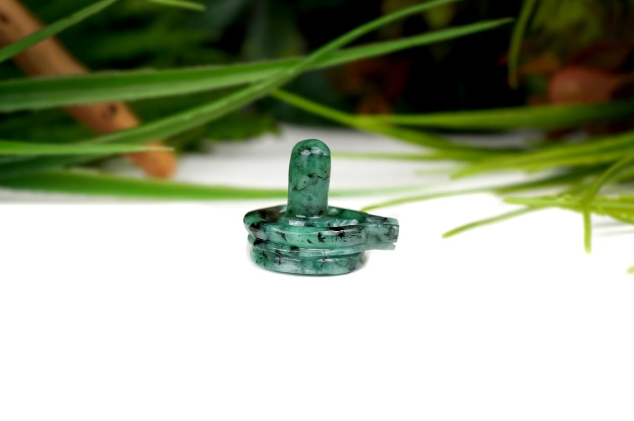 Emerald Shivlinga - 44 carats