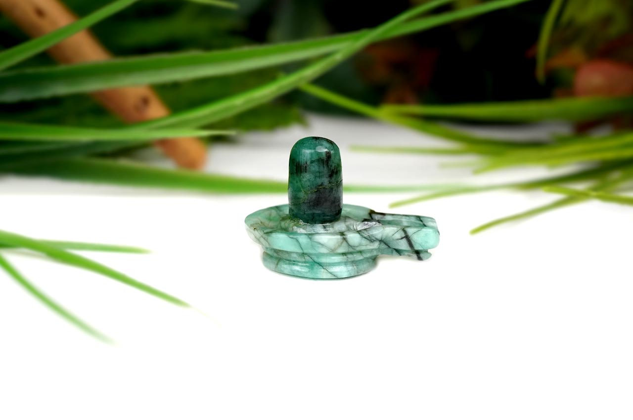 Emerald Shivlinga - 54 carats