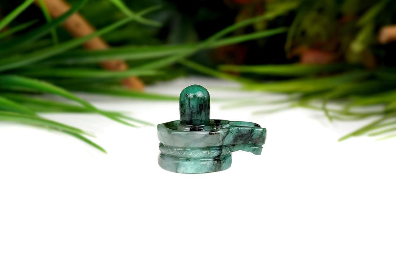 Emerald Shivlinga - 94 carats