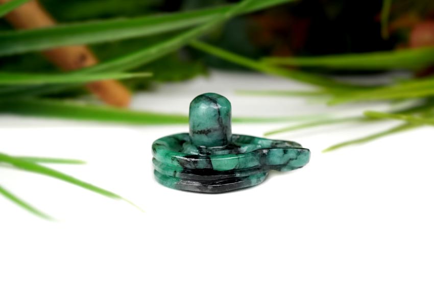 Emerald Shivlinga - 67 carats