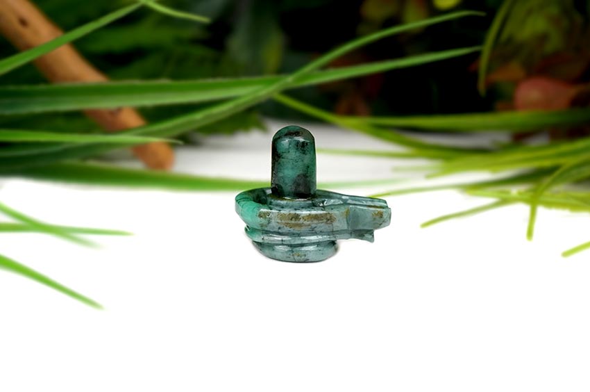Emerald Shivlinga - 59 carats