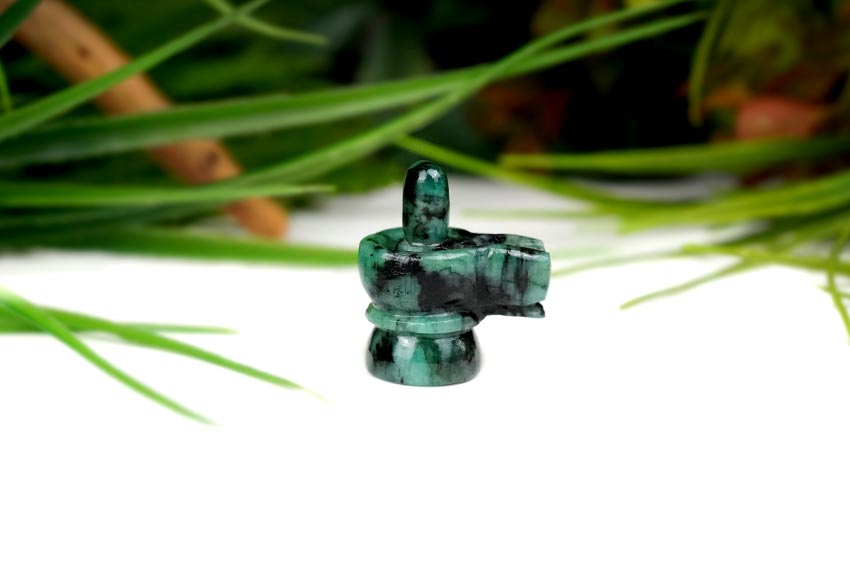 Emerald Shivlinga - 56 carats