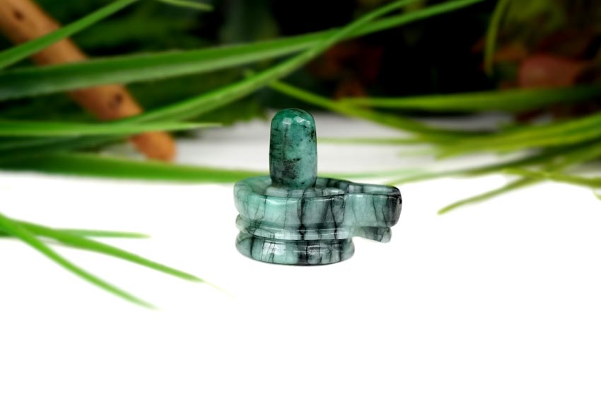 Emerald Shivlinga - 74 carats