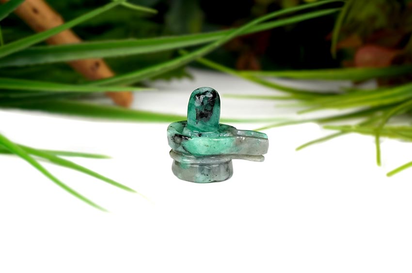 Emerald Shivlinga - 64 carats