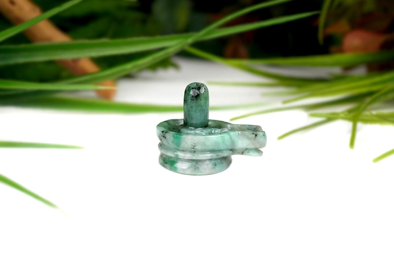 Emerald Shivlinga - 61 carats