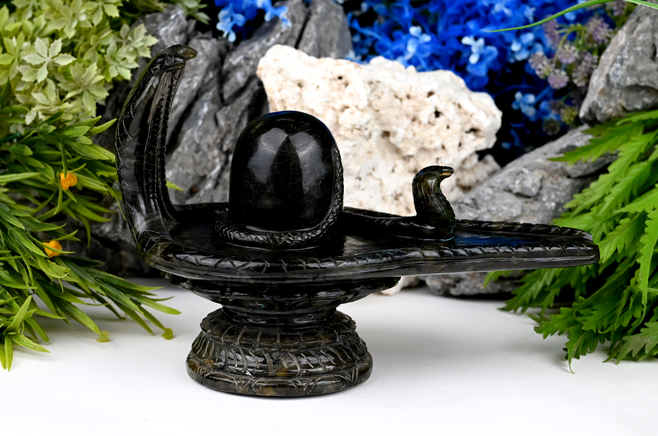 Labradorite Shivling 2.075 Kgs