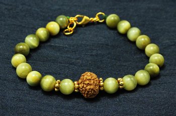 8 Mukhi Rakhi and Cats Eye beads with Panchdhatu Chakris