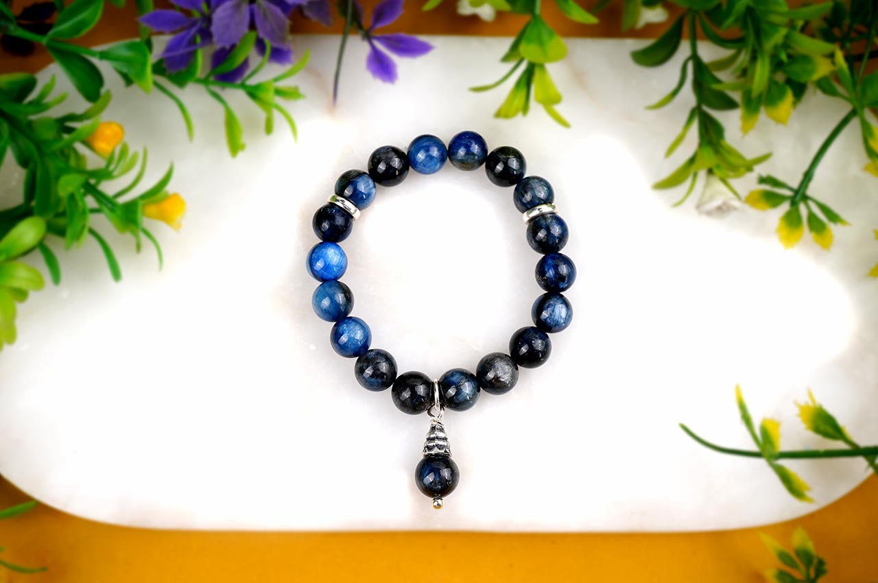 Kyanite Elastic Bracelet With Silver Trinklet