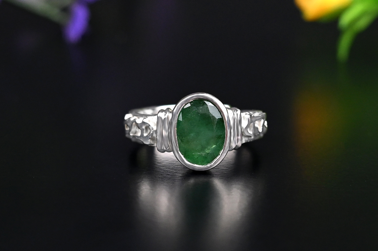 Emerald Ring in pure silver