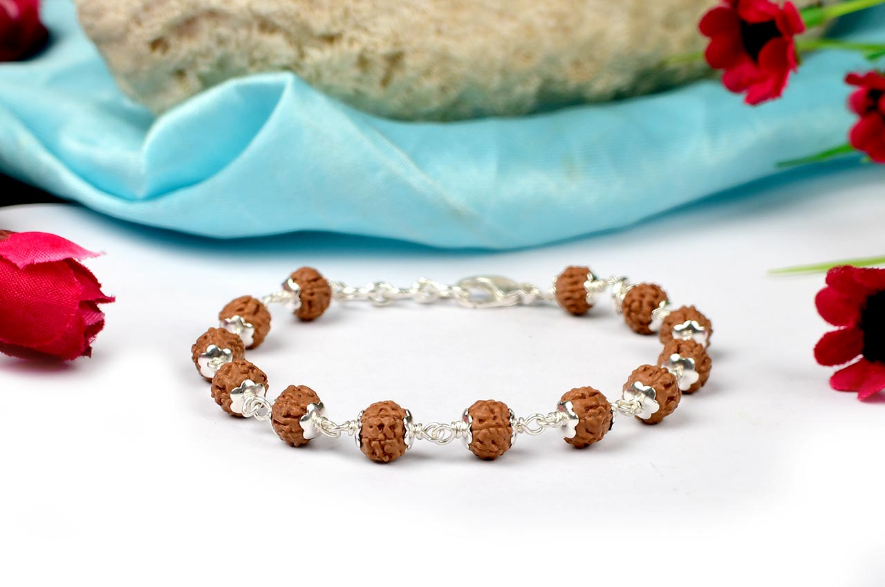 6 Mukhi Semi Chikna Silver Caps Bracelet