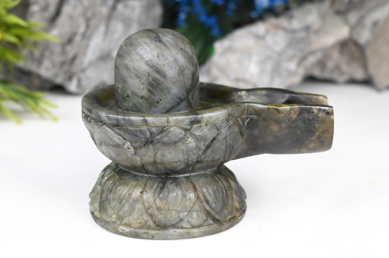 Shivlinga in Labradorite 1.8 Kgs