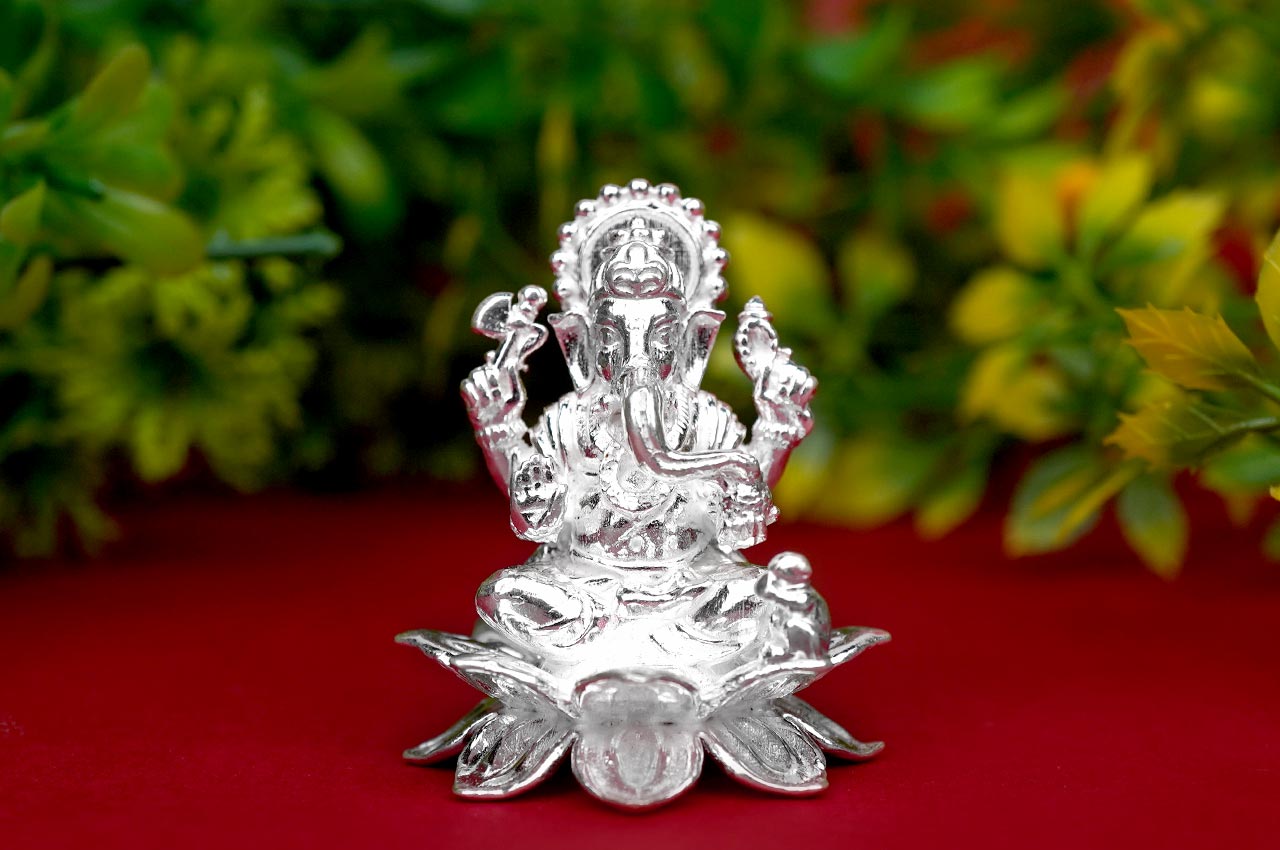 Ganesh on Lotus in Pure Silver
